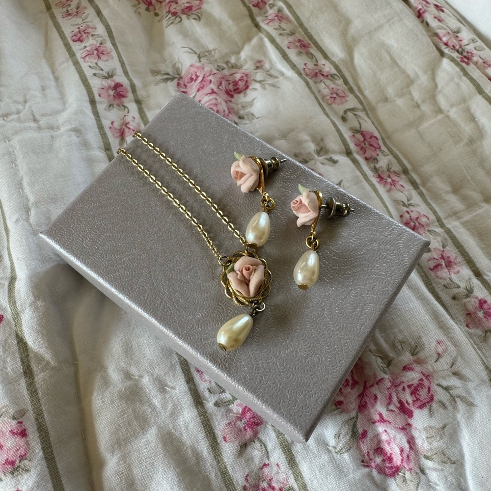 Vintage 80s Porcelain Rose pendant and earrings w/ faux pearl drops